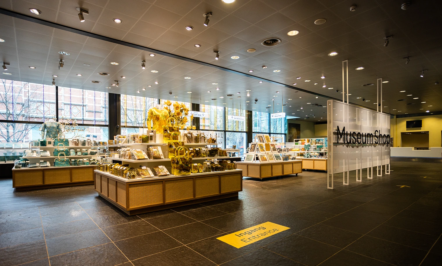 interieurproject Van Gogh Museum shop - Martens Totaal interieurs